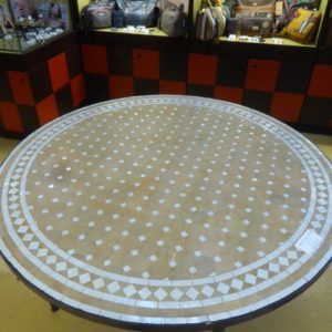 Mesa de mosaico en blanco. 1.20 mtrs de diámetro