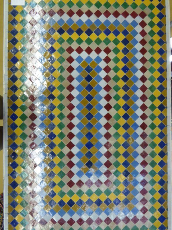 Mesa de mosaico en multicolor. 1.40 por 0.90 metros - Imagen 2