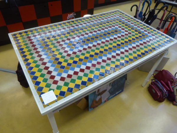 Mesa de mosaico en multicolor. 1.40 por 0.90 metros - Imagen 3