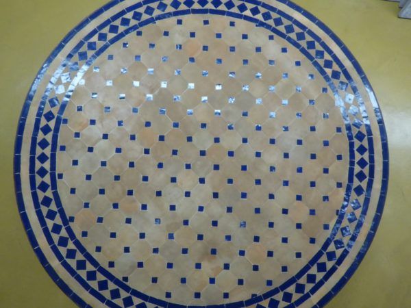 Mesa de mosaico en azul. 1.00 mtrs de diámetro