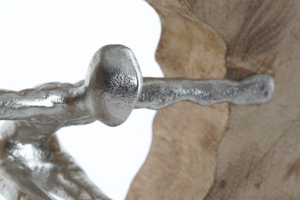 Escultura madera aluminio salto. Detalle