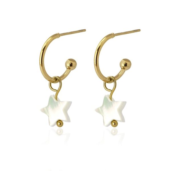 Pendientes de aro pequeños con colgante de nácar. Dorados con estrella
