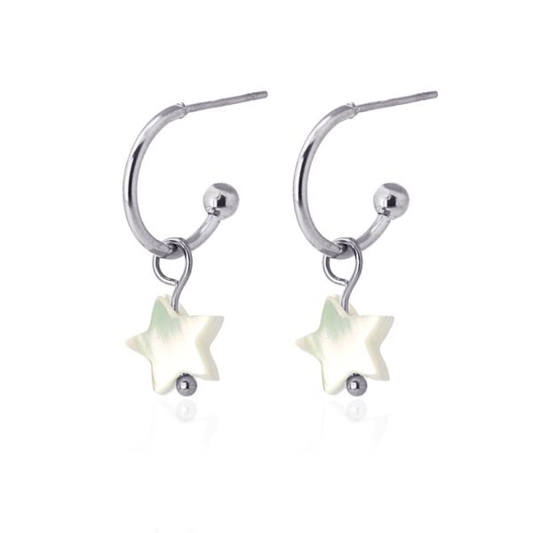 Pendientes de aro pequeños con colgante de nácar. Acero plateado, estrella nácar
