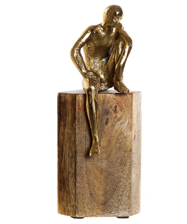 Escultura hombre apoyado aluminio dorado y madera de mango. Vista total