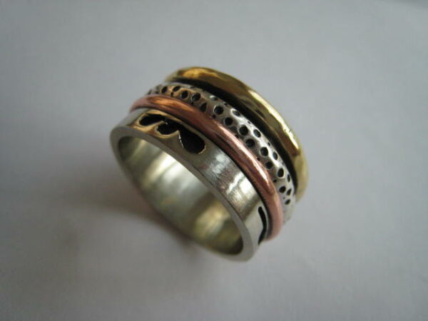 Anillo antiestres de plata combinado con bronce y cobre. tamaño corto