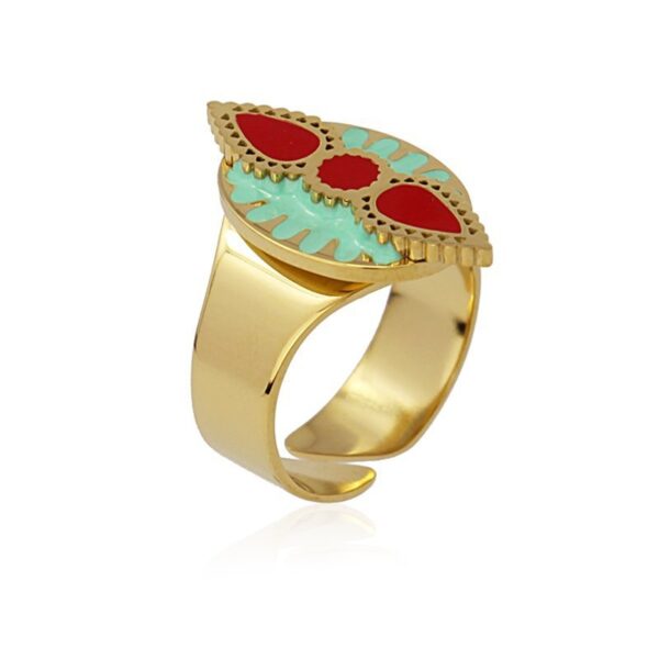Anillo escudo con esmalte turquesa y rojo de Anartxy . Otra vista