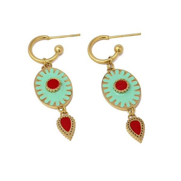 Pendientes aro pequeños con esmalte turquesa y rojo de Anartxy. Otra vista