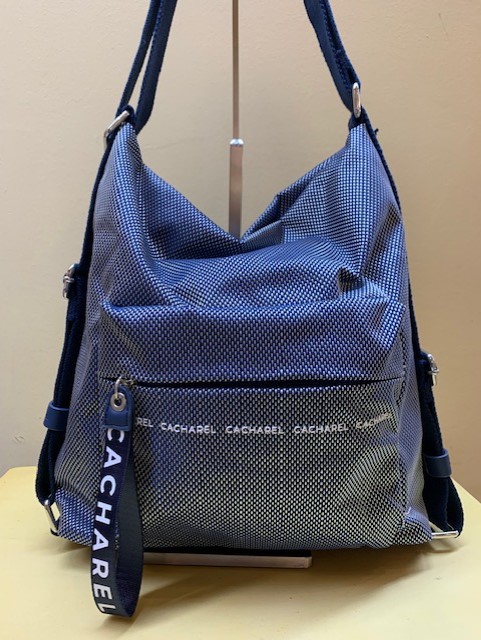 Bolso y mochila en nylon bicolor de Cacharel. Azul