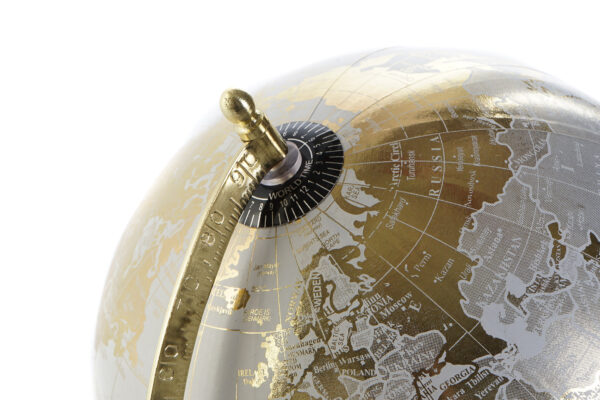 Globo terráqueo blanco y dorado con base de mármol. Vista superior