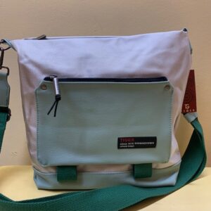 Bolso bandolera mediano bolsillo parche nylon de Tiger. Perla