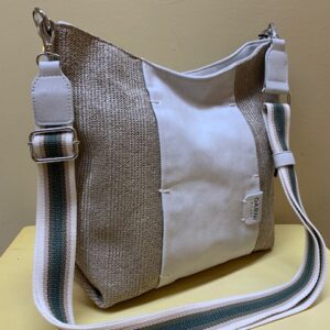 Bolso hobo tejido natural y centro piel Garni. Blanco visto de lado