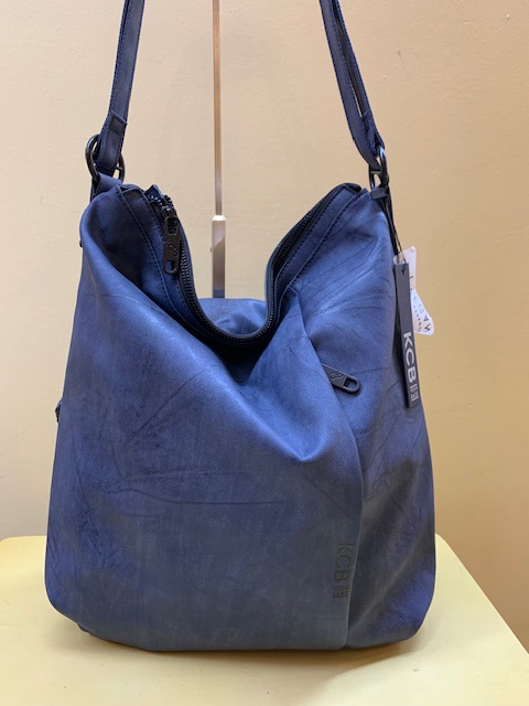 Bolso y mochila cuero sintético envejecido Kcb. Azul