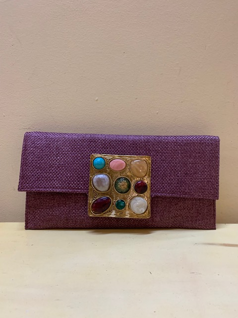 Bolso clutch con adorno cuadro multicolor. Purpura