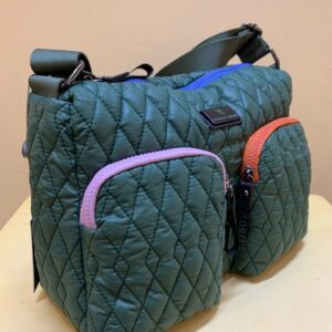 Bolso ultraligero bolsillos cremalleras colores. Verde