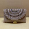 Frontal del bolso beige