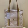 En beige, vista frontal