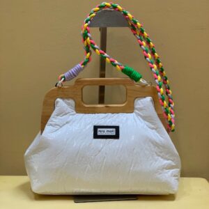 Bolso blanco asa madera
