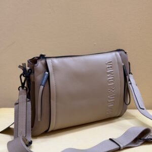 En color taupe visto desde el lateral