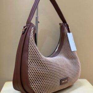 En color camel visto desde el lateral