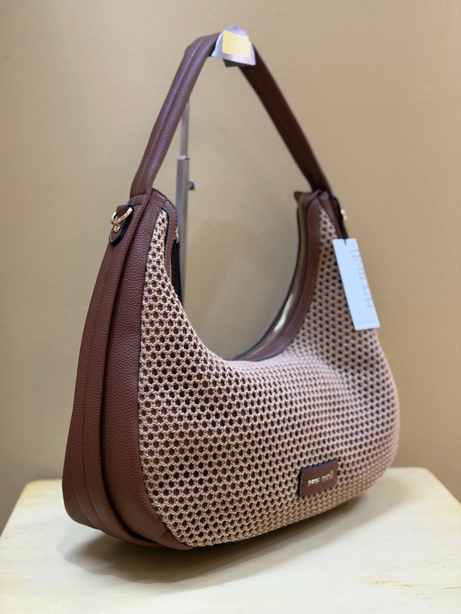 En color camel visto desde el lateral