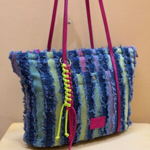 Con fucsia visto desde el lateral