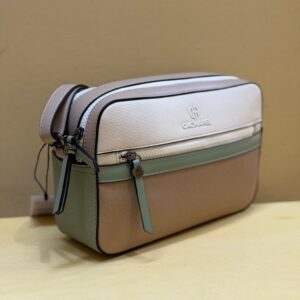 Con verde agua y visto desde el lateral