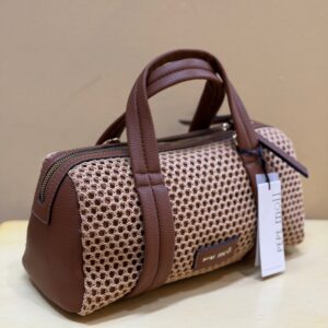 En color camel visto desde el lateral