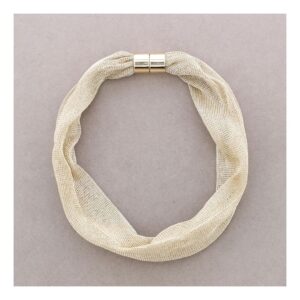 Vista total, incluido el cierre que es con imán