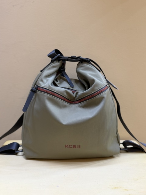 En posición para llevar como mochila